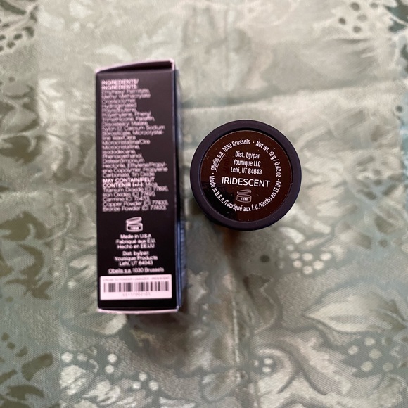 Younique Touch a la mode Luminizer - Picture 3 of 5